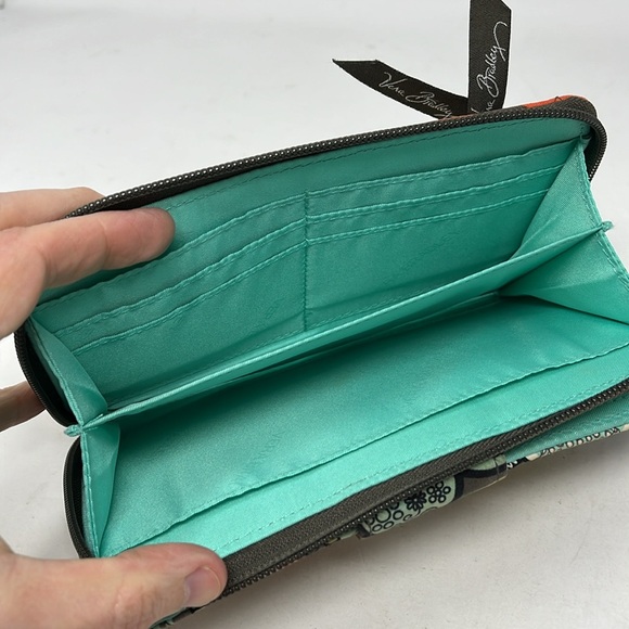 VERA BRADLEY FLOWER SHOWER LARGE QUILTED TWIST LOCK AND ZIP AROUND WALLET - Picture 10 of 16